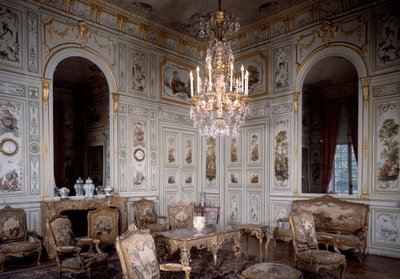 Utsikt över det stora vardagsrummet på Chateau de Champs sur Marne. Dekorerad av Christophe Huet (1700-1759) av Christophe Huet