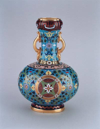Dummyvas dekorerad i imitation av cloisonne, Minton & Co, ca 1870 (porslin) av Christopher Dresser