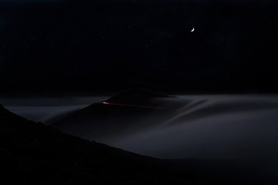 Dimmig natt på bergsvägen av Chuanxu Ren