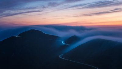Skymning i det slingrande berget av Chuanxu Ren