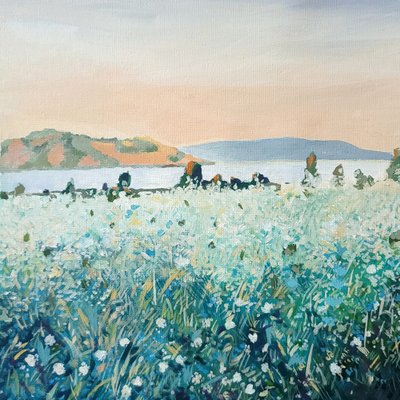 Vita vildblommor vid vattnet av Claire Whitehead