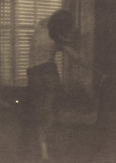 Modell i New York Studio, ca 1915. av Clarence H White