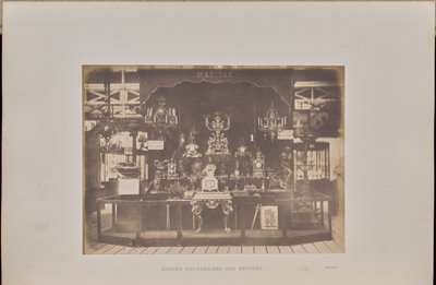 Klockor, ljuskronor och bronser av Claude Marie Ferrier