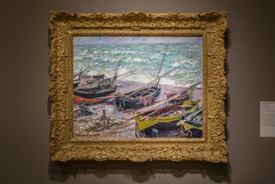 Fiskebåtar vid Étretat av Claude Monet