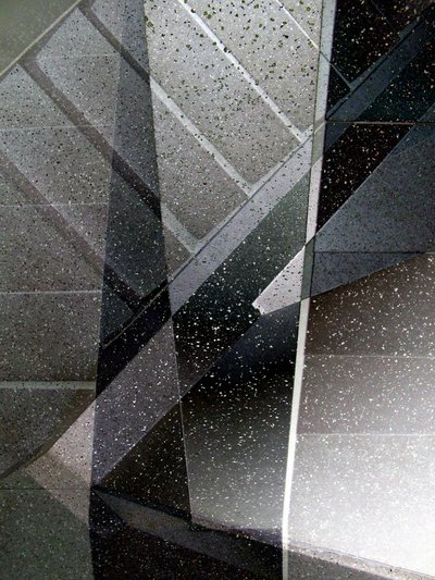 Geometrisk abstraktion i betong av Claudio Boczon