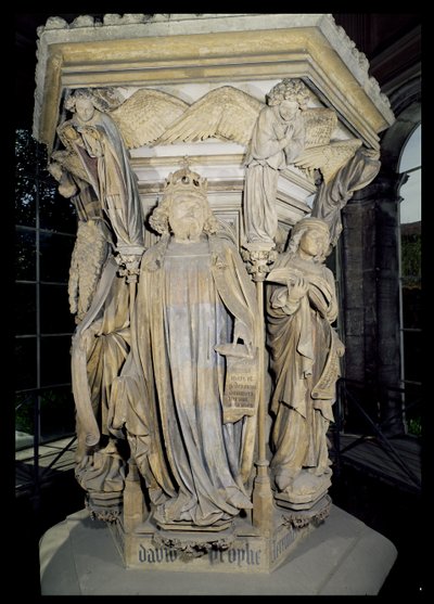 Kung David flankerad av Moses och Jeremia, detalj av den sexkantiga piedestalen i Mosebrunnen, 1395-1404 sten för detaljer se 86117-19 av Claus and Malouel, Jean Sluter