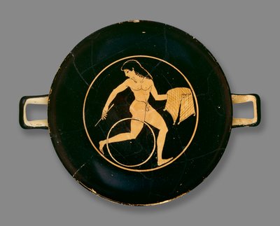 Vindskopp med röd figur dekorerad med en pojke som bär en tallrik mat och rullar en båge, hittad i Chiusi, Italien, ca 500 f.Kr. (keramik) av Colmar Painter