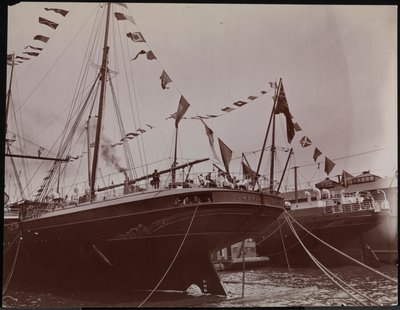 S.S. "Umbria" vid bryggan, ca 1897 (s/v foto) av Company Byron