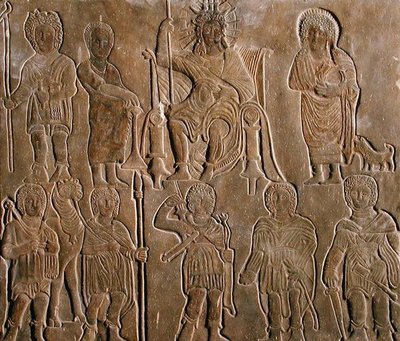 Relief som visar en gudomliggjort romersk kejsare som får hyllning från egyptiska nomader av Coptic