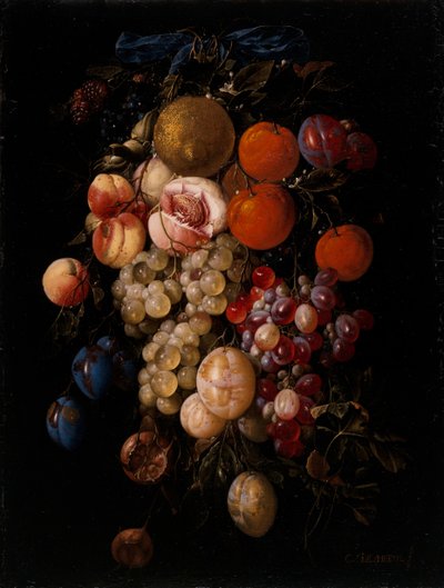 Stilleben av vindruvor, körsbär och plommon som hänger från en spik med ett blått band av Cornelis de Heem