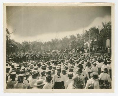 Examen vid Tuskegee Institute, ca 1916-18 (svartvitt foto) av Cornelius Marion Battey