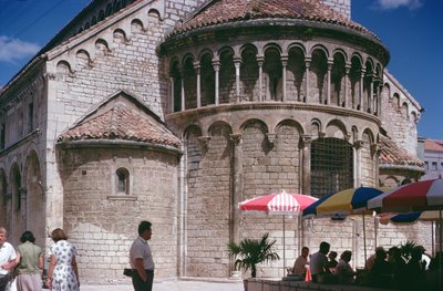 Kyrkan Sveti Krsevan, byggd 1175 av Croatian School