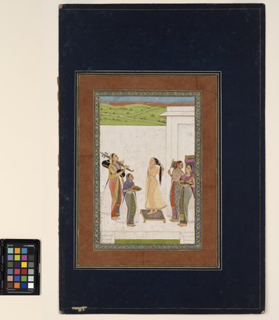 En kvinna färdigställer sin toalett, ca 1725 (ogenomskinlig akvarell och guld på papper, monterad på en albumsida) av Deccani School