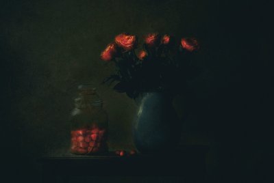 Stämningsfulla röda blommor av Delphine Devos
