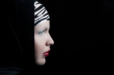 Profil för en mystisk kvinna av Denisa Justusová Šumcová