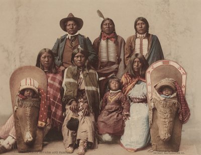 Ute Chief Severo och familj, c. 1885, publicerad 1899. Skapare: Detroit Photographic Company, Charles A. Nast. av Detroit Photographic Company, Charles A. Nast