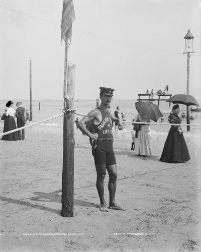 Lifeguard, Brighton Beach, Brooklyn, New York, USA, ca 1905 (s/v foto) av Detroit Publishing Co.