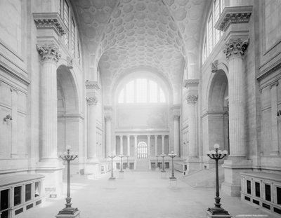 Huvudväntrummet, Pennsylvania Station, New York, ca 1910 (s/v foto) av Detroit Publishing Co.