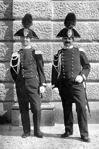 Två italienska poliser, 1922. av Donald McLeish