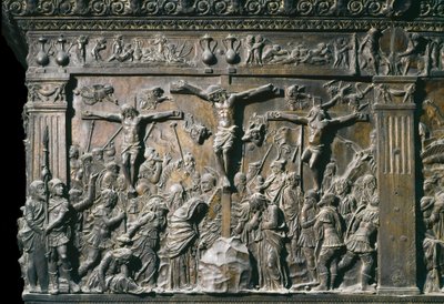Föreställning av den goda tjuven (Dismas) och den onda tjuven (Gesmas), korsfästa tillsammans med Jesus Kristus. Låg relief på vänster predikstol, omkring 1460. av Donatello