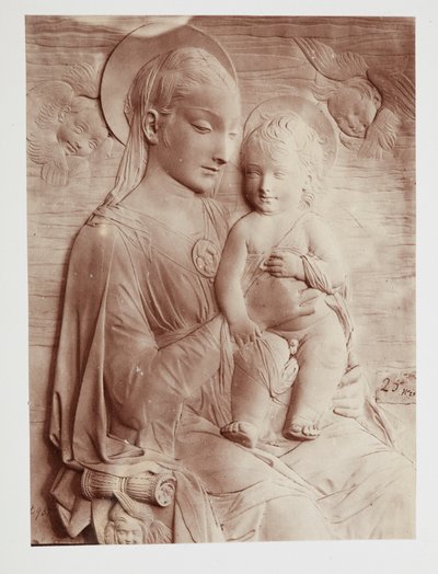 "Jungfru med barn", av Donatello. av Donatello