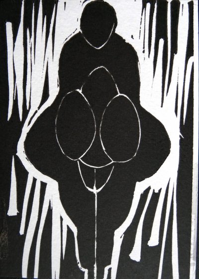 Uttrycksfull svartvit figur av Doris Schmitz