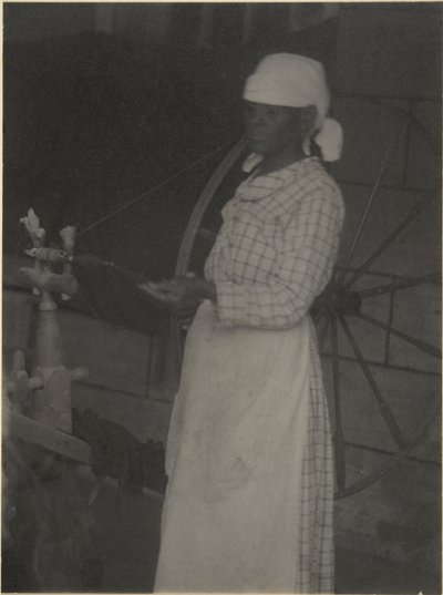 Kvinna på spinninghjulet av Doris Ulmann