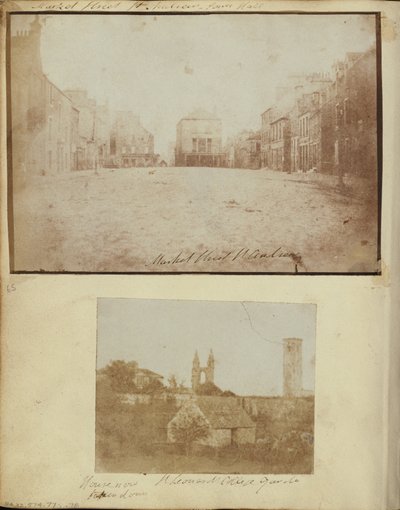 Market Street St. Andrews med Old Tollbooth, som ser västerut av Dr. John Adamson