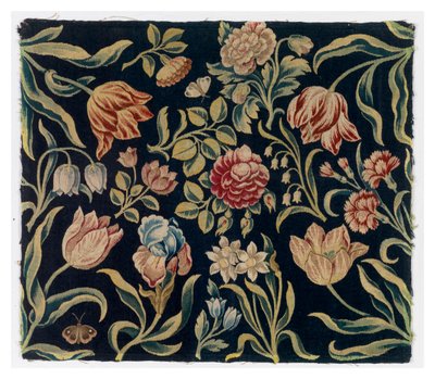 Fällbar skärm med blommiga gobelängpaneler, tillverkad i Holland eller möjligen Soho, England av Dutch School