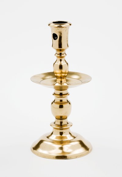 Heemskirk ljusstake, troligen tillverkad i Nederländerna, ca 1590-1640 (mässing) av Dutch School