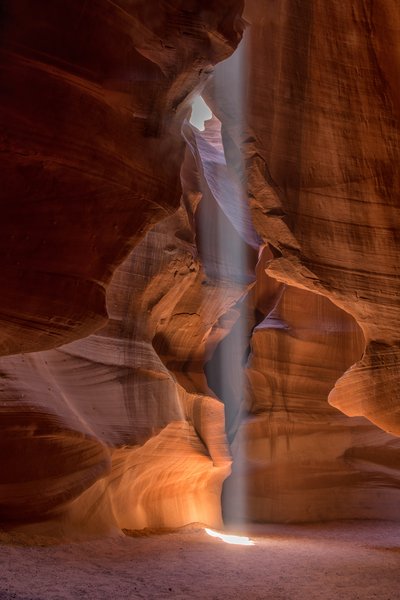 Sunbeam i Slot Canyon av EDUARDO LLERANDI