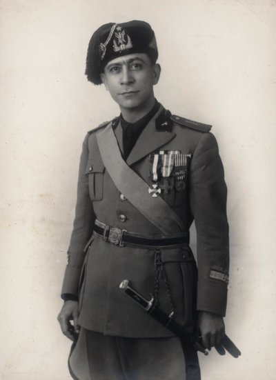 Album "MVSN- Blackshirts": Senior Major Medical Militia (s/v foto) av E. Ruggiani