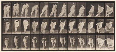 Tallrik 416. Toalett, påklädning av Eadweard Muybridge