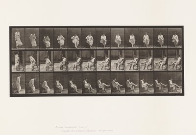 Tallrik 417. Toalett; Sitter och tar på sig strumpor av Eadweard Muybridge