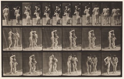 Skylt 453. Två modeller; 8 knäböjer, drycker från vattenburk i händerna av Eadweard Muybridge