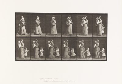 Tallrik 52. Går bärande barn, vänder sig om; ett annat barn (70) håller i klänning på 9 av Eadweard Muybridge