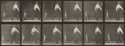 Plansch nummer 470. Barn som springer efter en man av Eadweard Muybridge