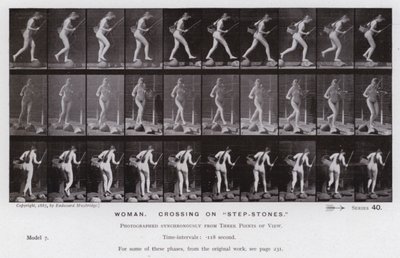 Den mänskliga figuren i rörelse: Kvinna, korsar på "stegstenar" (s/v foto) av Eadweard Muybridge