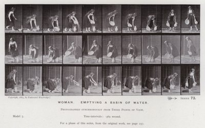 Den mänskliga figuren i rörelse: Kvinna som tömmer en bassäng med vatten (s/v foto) av Eadweard Muybridge