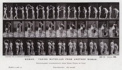 Den mänskliga figuren i rörelse: Kvinna som tar vattenburk från en annan kvinna (s/v foto) av Eadweard Muybridge