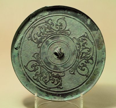 Spegel med sammanflätade drakar, östra Zhou-dynastin, krigande stater, 475-221 f.Kr. (brons) av Eastern Zhou Dynasty Chinese School