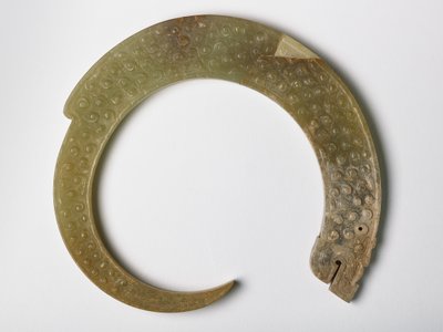 Hänge i form av en lockande drake (jade) av Eastern Zhou Dynasty Chinese School