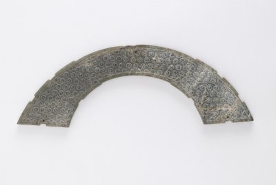 Tunn plack skuren i cirkelbåge, av typen huang, Changsha, Hunan-provinsen, 300-talet f.Kr. (jade) av Eastern Zhou Dynasty Chinese School