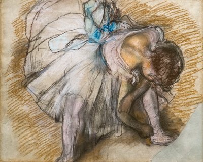 Dansare justerar sin sko. 1885. Pastell på papper. av Edgar Degas