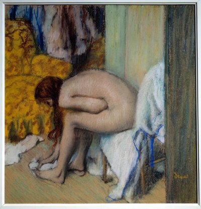 Naken kvinna som torkar sina fötter En kvinna har sin toalett. Målning (monotyp i svart bläck) av Edgar Degas (1834-1917). 1879-1893. Dämpa. 0,45x0,23 m. Paris, Musée d