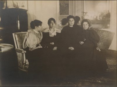 Paule Gobillard, Jeannie Gobillard, Julie Manet och Geneviève Mallarmé, 1895. av Edgar Degas