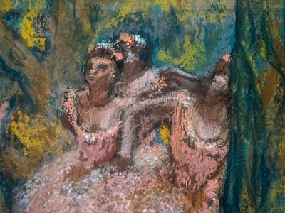 Tre dansare i laxkjolar (detalj). 1904-1906. Pastell på marouflpapper på kartong. av Edgar Degas