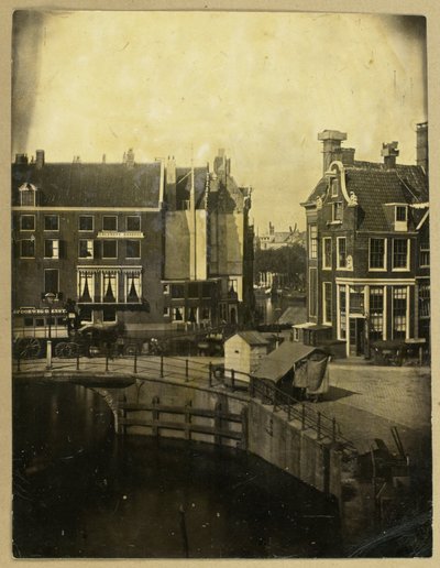 Utsikt över pensionatet Rondeel i Amsterdam från fotografens hus av Eduard Isaac Asser
