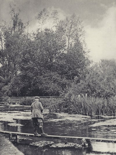 Nedanför Chilbolton Foot-bridge (svartvitt foto) av Edward Alfred Barton