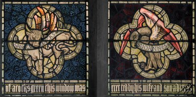 Birmingham, Acocks Green, St Mary The Virgin, Morris & Co., Edward Burne-Jones, John Henry Dearle (1859-1932), Symbols of The Evangelists, St Luke & St John, 1895 av Edward Coley and Dearle Burne Jones